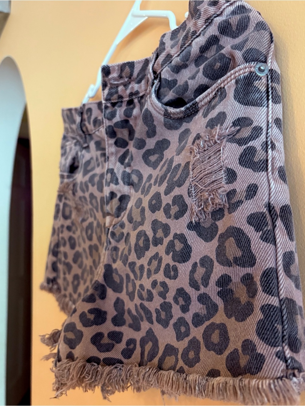 Leopard Print Frayed Hem Women’s Jean Shorts - Taupe/Black